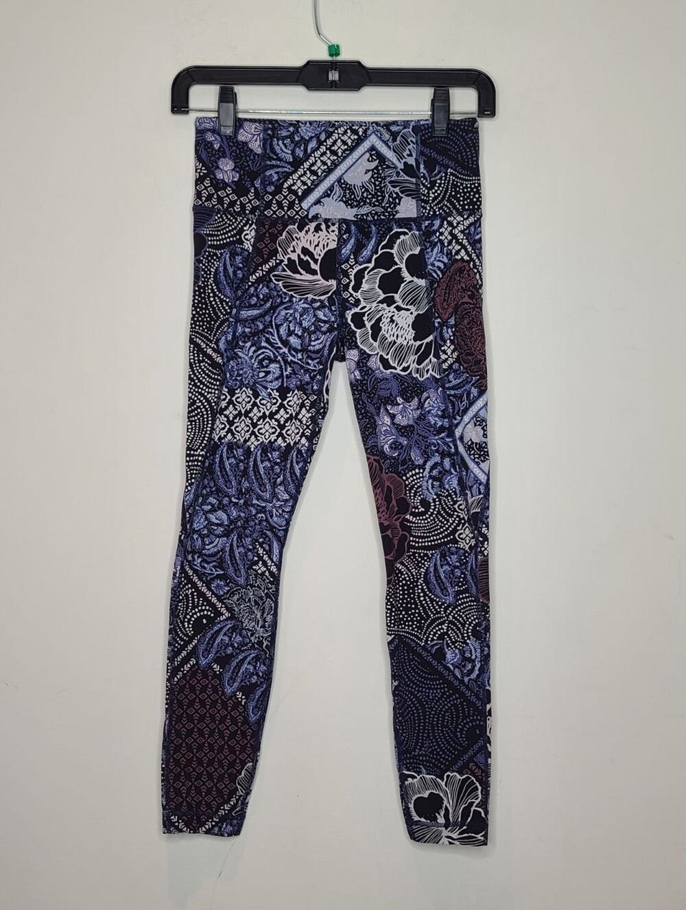 Athleta floral print workout capri pants - xs